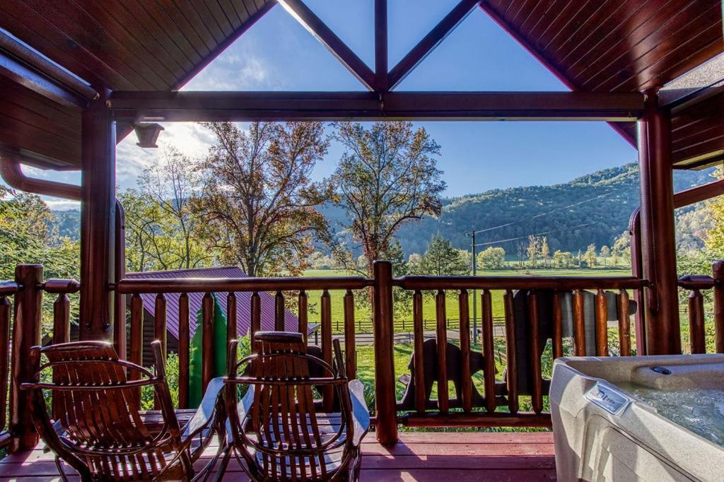 Papa Bear, Hot Tub, Wifi, 1089 Free Tickets Each Paid Day, Dollywood And More Sevierville Εξωτερικό φωτογραφία