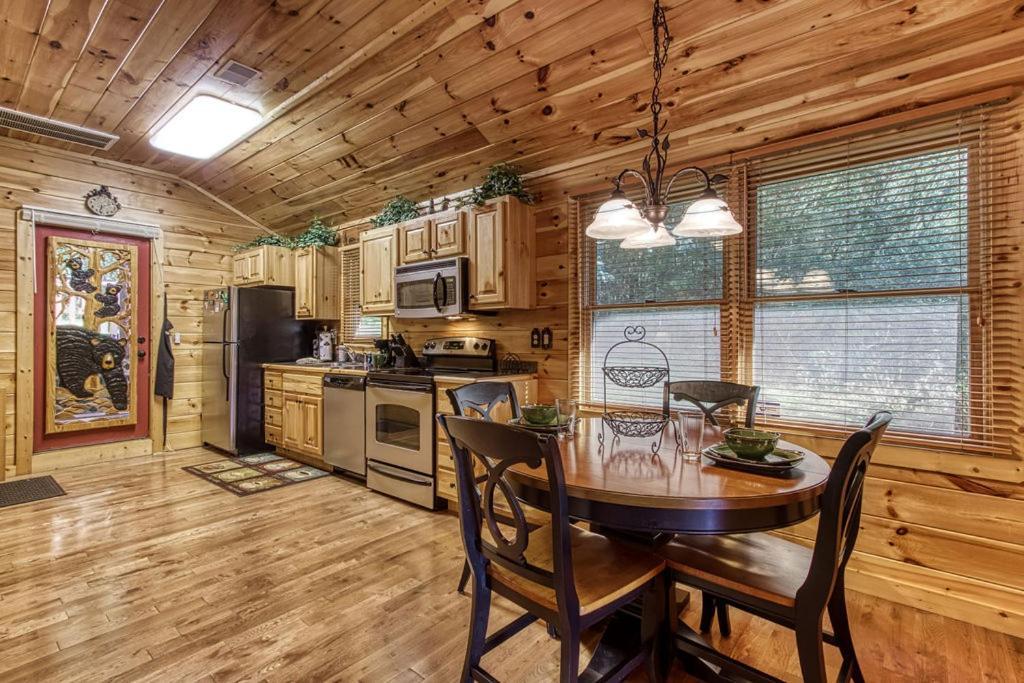 Papa Bear, Hot Tub, Wifi, 1089 Free Tickets Each Paid Day, Dollywood And More Sevierville Εξωτερικό φωτογραφία