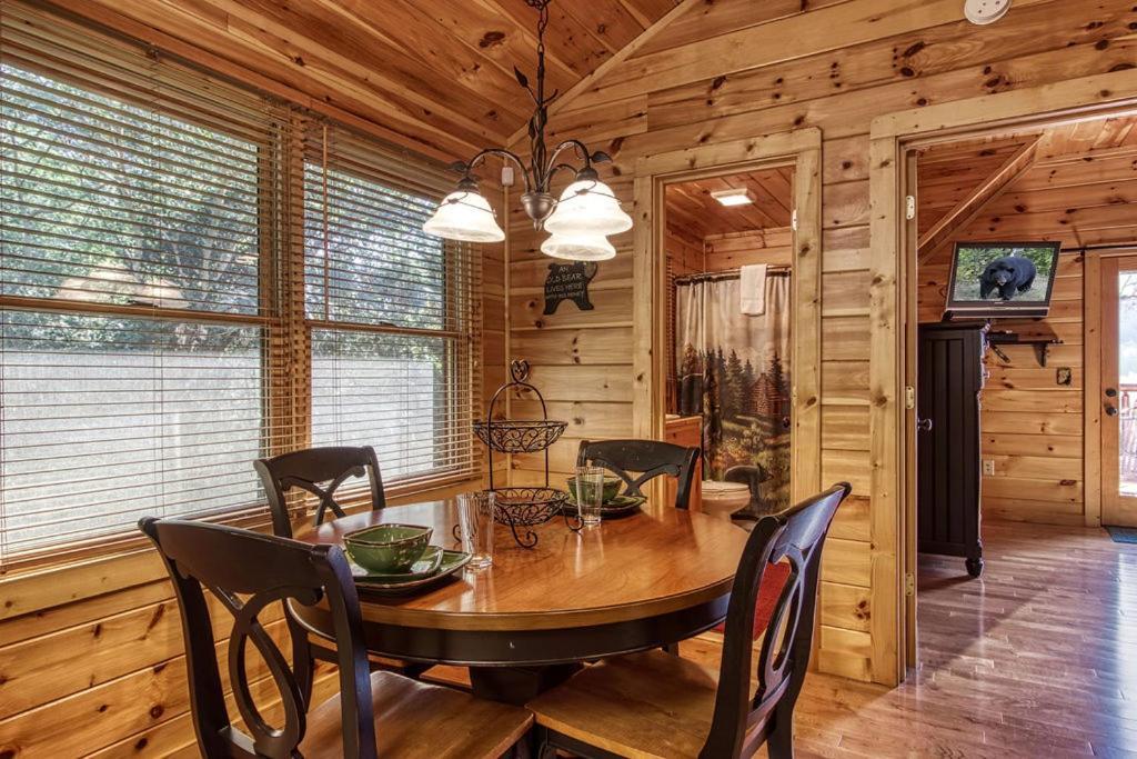 Papa Bear, Hot Tub, Wifi, 1089 Free Tickets Each Paid Day, Dollywood And More Sevierville Εξωτερικό φωτογραφία